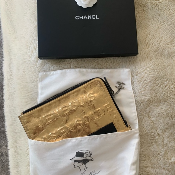 Authentic CHANEL clutch - Picture 3 of 15